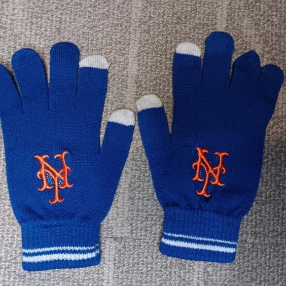 Boys Mets winter hat, stretch gloves and soft pajama pants - Picture 9 of 11